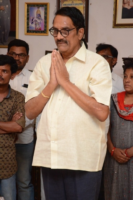 Celebs Pay Homage To Vijaya Nirmala 02 - 2 / 37 photos