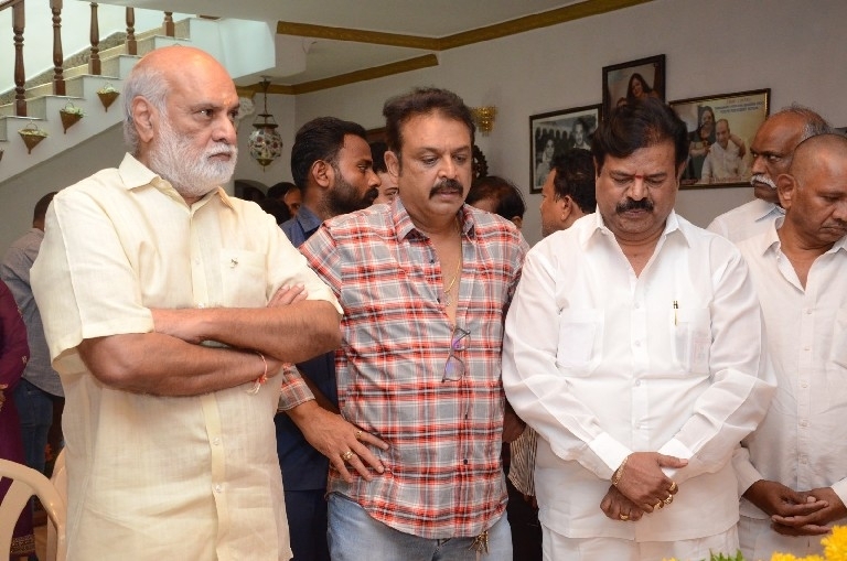 Celebs Pay Homage To Vijaya Nirmala 02 - 3 / 37 photos