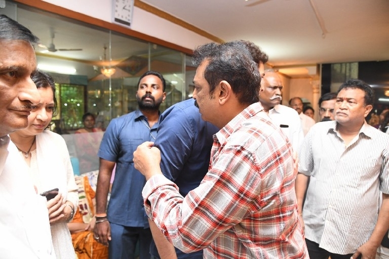 Celebs Pay Homage To Vijaya Nirmala 02 - 5 / 37 photos