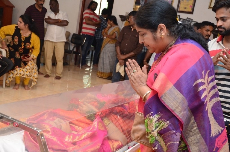 Celebs Pay Homage To Vijaya Nirmala 02 - 7 / 37 photos