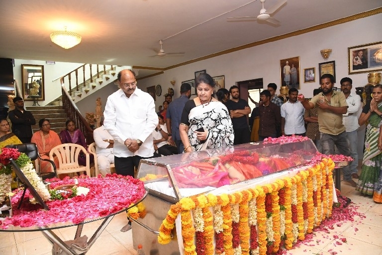 Celebs Pay Homage To Vijaya Nirmala 02 - 11 / 37 photos