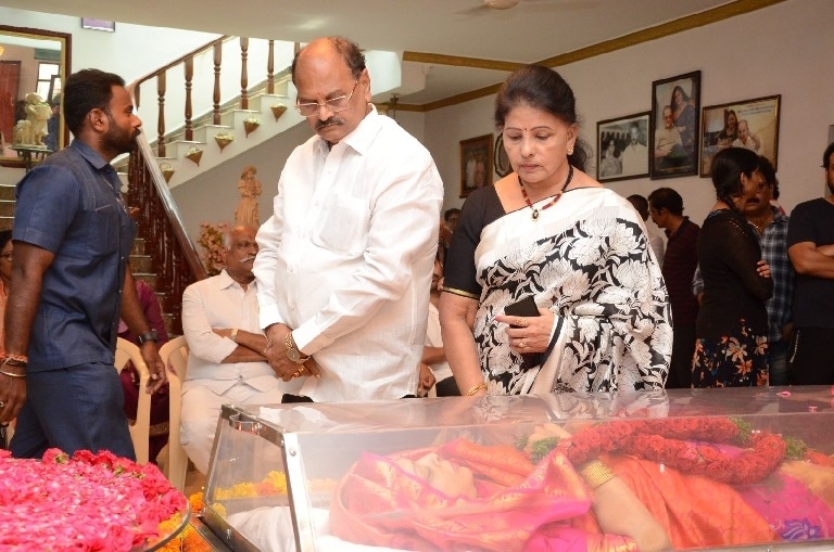Celebs Pay Homage To Vijaya Nirmala 02 - 21 / 37 photos