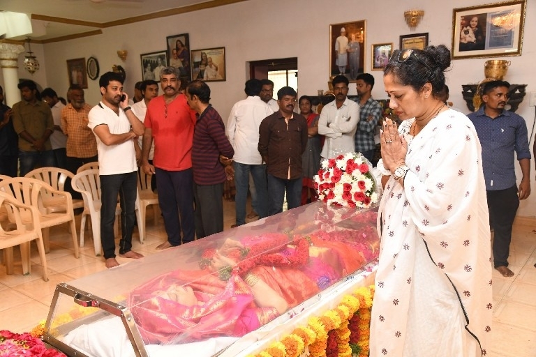 Celebs Pay Homage To Vijaya Nirmala 02 - 22 / 37 photos