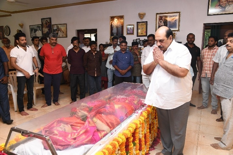 Celebs Pay Homage To Vijaya Nirmala 02 - 26 / 37 photos