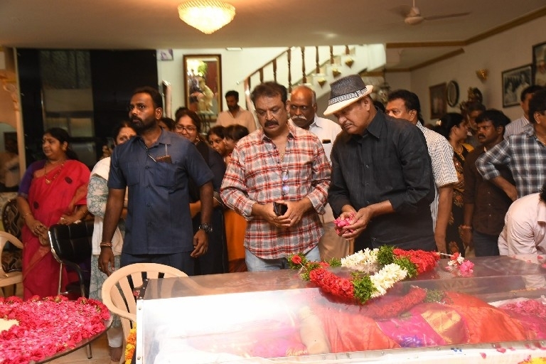 Celebs Pay Homage To Vijaya Nirmala 02 - 27 / 37 photos