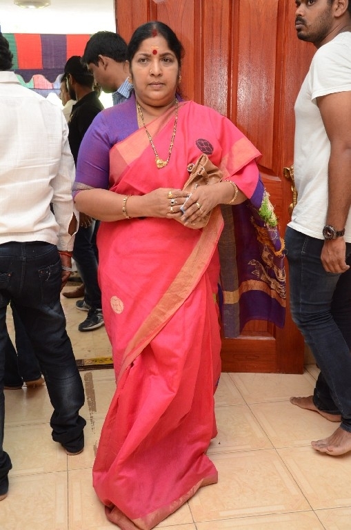 Celebs Pay Homage To Vijaya Nirmala 02 - 29 / 37 photos