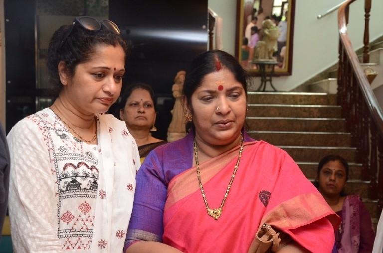 Celebs Pay Homage To Vijaya Nirmala 02 - 36 / 37 photos