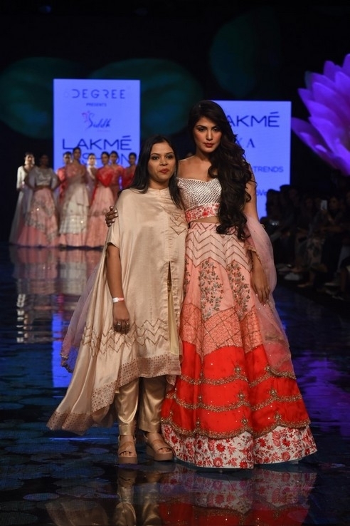 Celebs RampWalk at Lakme Fashion Week 2020 - 20 / 84 photos