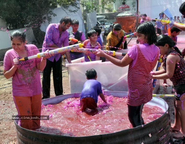 Chandrababu Naidu and Others Celebrates Holi at Hyd - 14 / 26 photos
