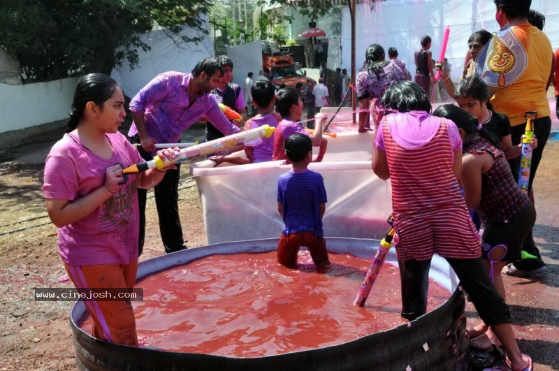 Chandrababu Naidu and Others Celebrates Holi at Hyd - 16 / 26 photos