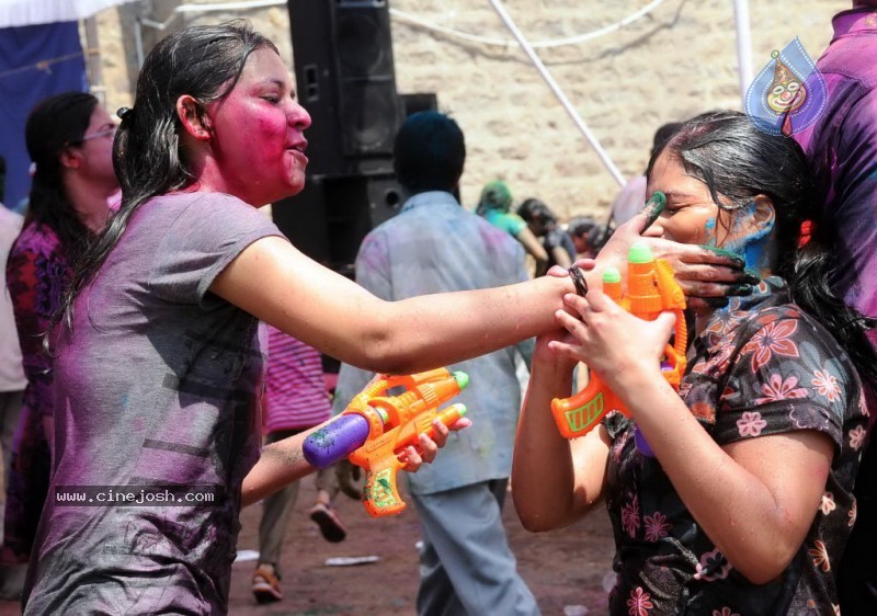 Chandrababu Naidu and Others Celebrates Holi at Hyd - 18 / 26 photos