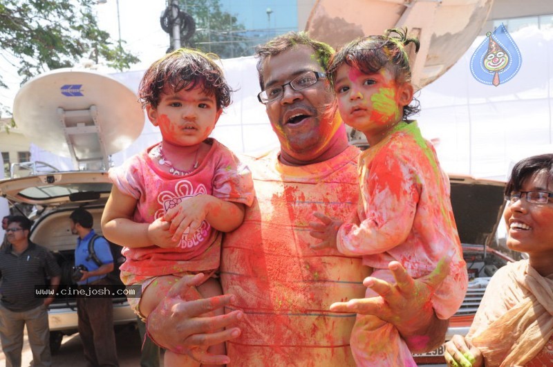 Chandrababu Naidu and Others Celebrates Holi at Hyd - 24 / 26 photos