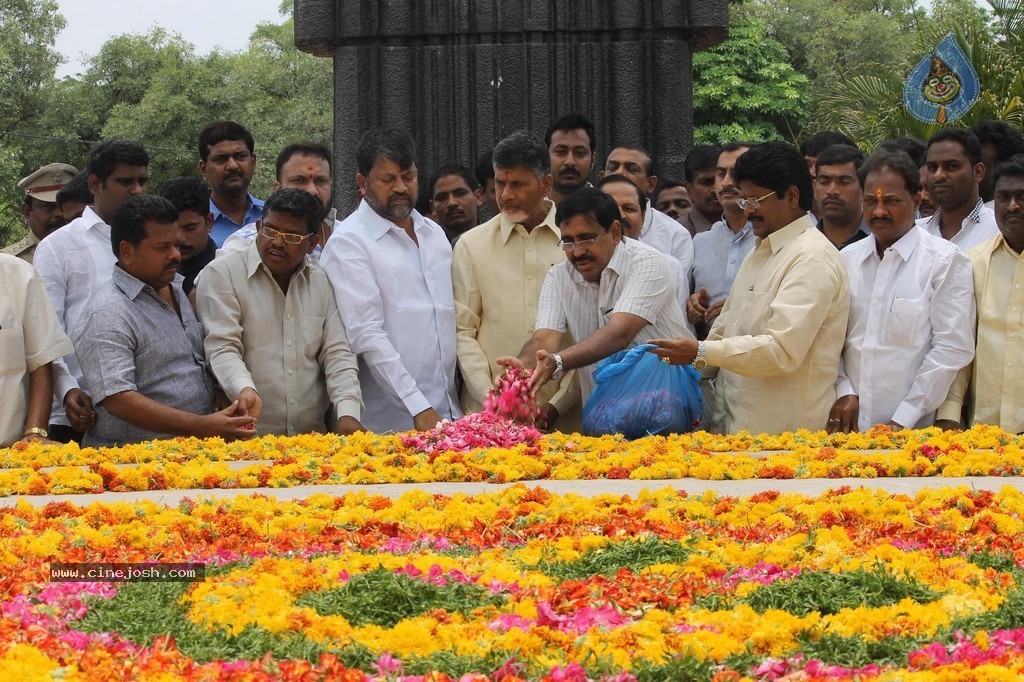 Chandrababu Naidu at NTR Ghat - 2 / 15 photos