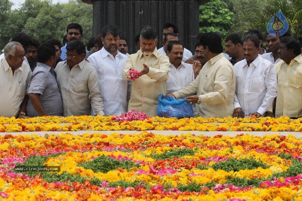 Chandrababu Naidu at NTR Ghat - 5 / 15 photos