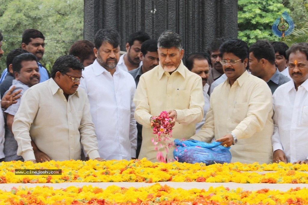 Chandrababu Naidu at NTR Ghat - 8 / 15 photos