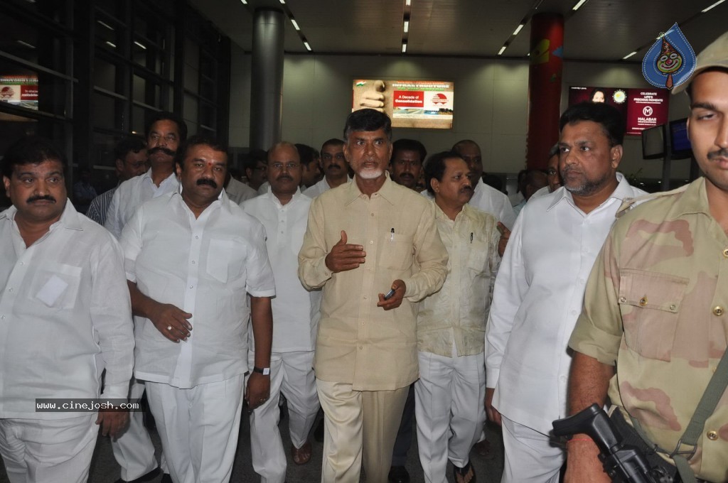 TDP Chandrababu Naidu at Shamshabad Airport - 9 / 56 photos