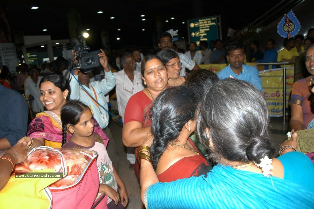 TDP Chandrababu Naidu at Shamshabad Airport - 10 / 56 photos