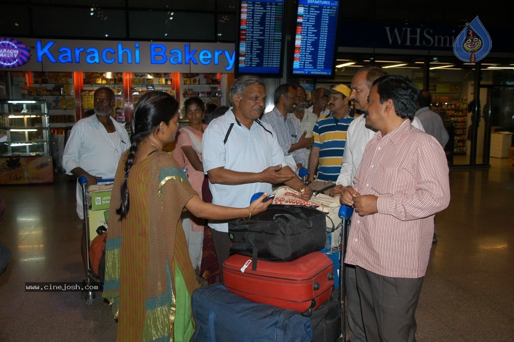 TDP Chandrababu Naidu at Shamshabad Airport - 11 / 56 photos