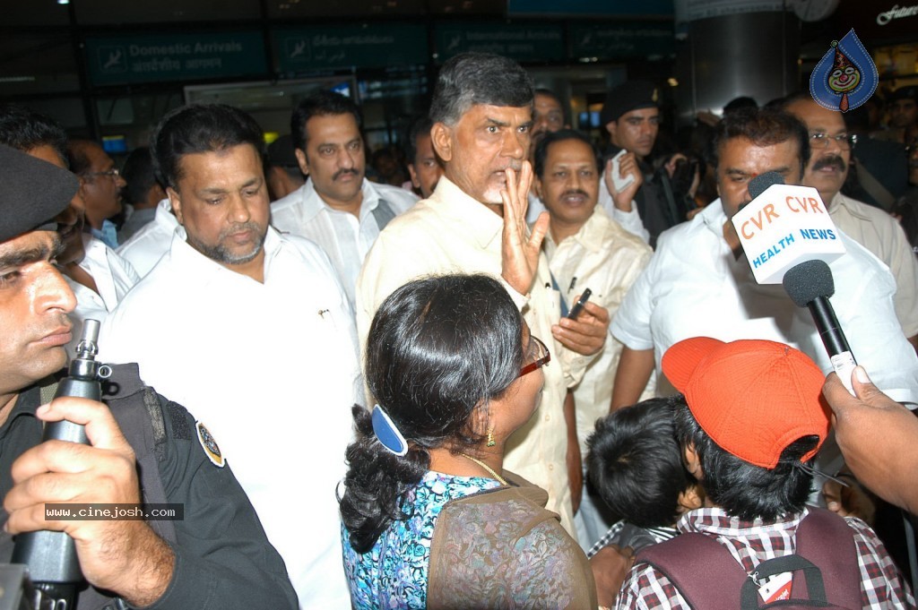 TDP Chandrababu Naidu at Shamshabad Airport - 12 / 56 photos