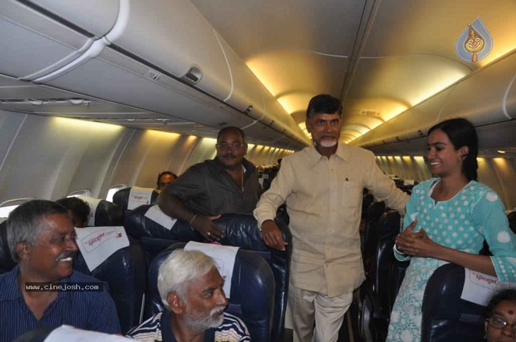 TDP Chandrababu Naidu at Shamshabad Airport - 14 / 56 photos