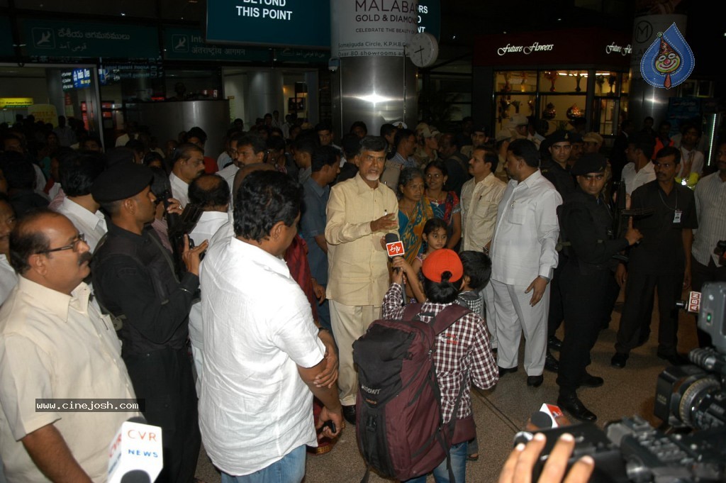 TDP Chandrababu Naidu at Shamshabad Airport - 16 / 56 photos