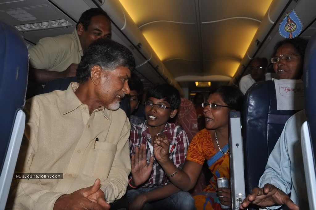 TDP Chandrababu Naidu at Shamshabad Airport - 17 / 56 photos