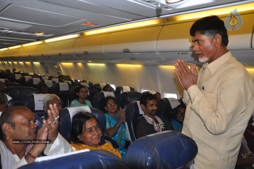 TDP Chandrababu Naidu at Shamshabad Airport - 19 / 56 photos