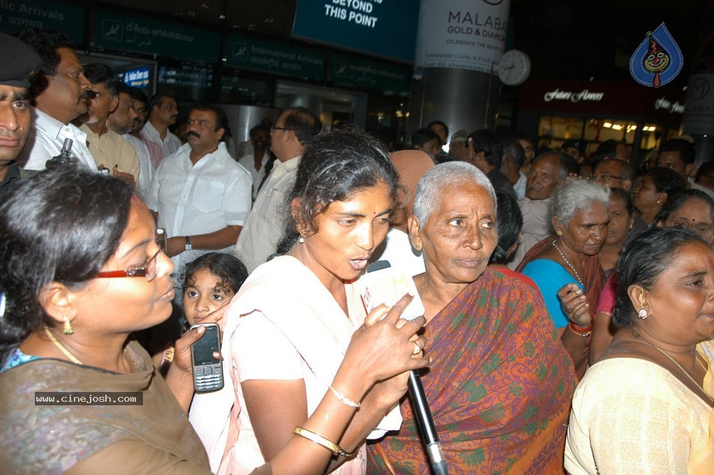 TDP Chandrababu Naidu at Shamshabad Airport - 21 / 56 photos