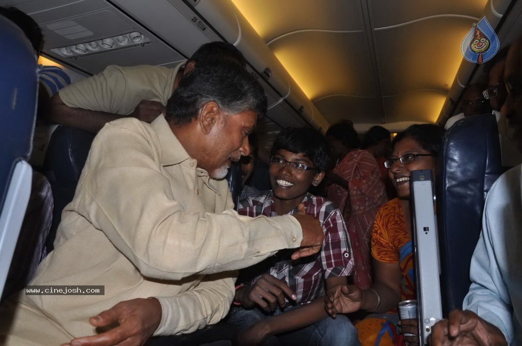 TDP Chandrababu Naidu at Shamshabad Airport - 23 / 56 photos