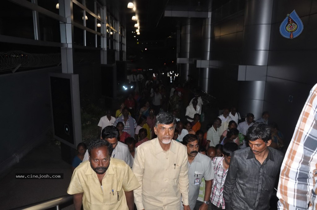 TDP Chandrababu Naidu at Shamshabad Airport - 32 / 56 photos