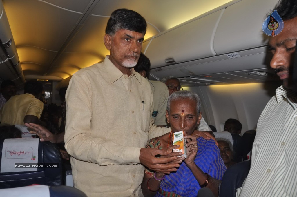 TDP Chandrababu Naidu at Shamshabad Airport - 41 / 56 photos