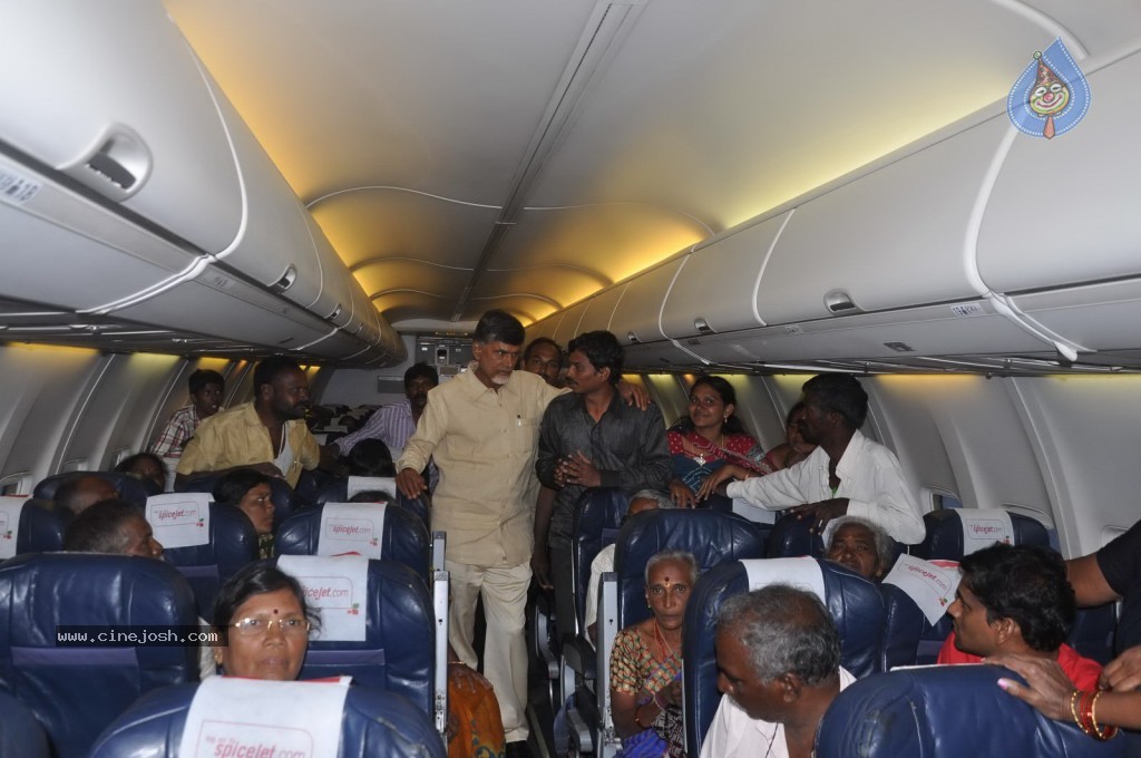 TDP Chandrababu Naidu at Shamshabad Airport - 46 / 56 photos