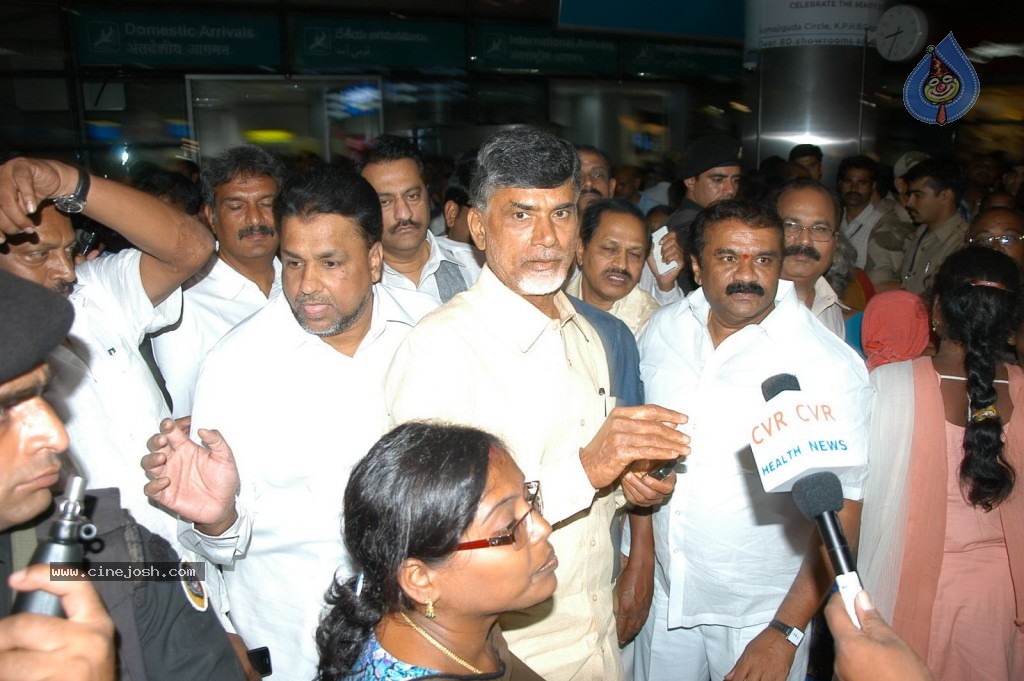 TDP Chandrababu Naidu at Shamshabad Airport - 47 / 56 photos