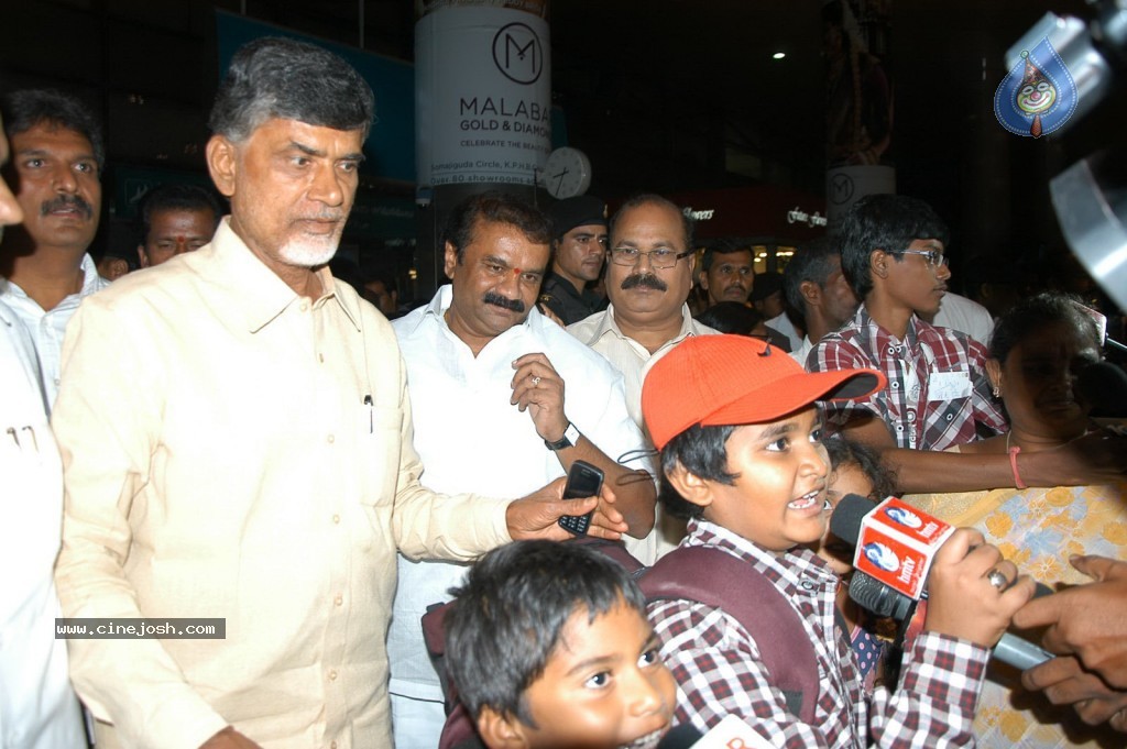 TDP Chandrababu Naidu at Shamshabad Airport - 49 / 56 photos