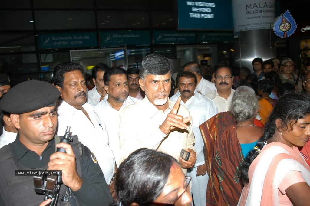 TDP Chandrababu Naidu at Shamshabad Airport - 51 / 56 photos