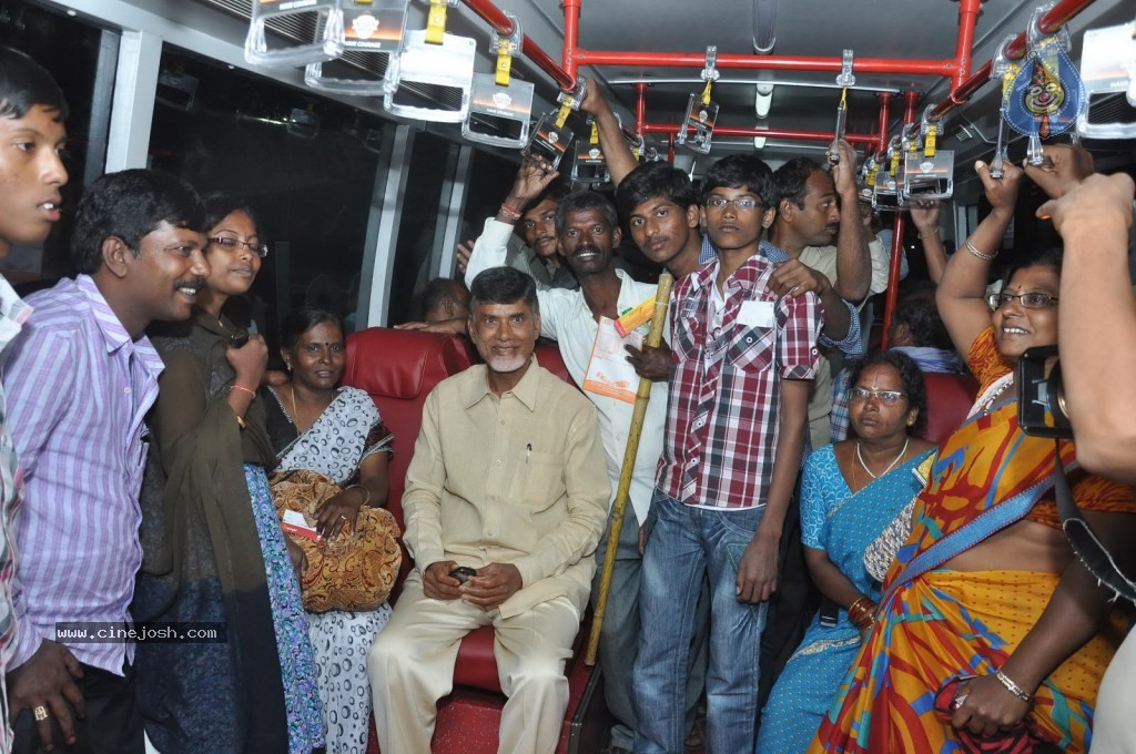 TDP Chandrababu Naidu at Shamshabad Airport - 52 / 56 photos