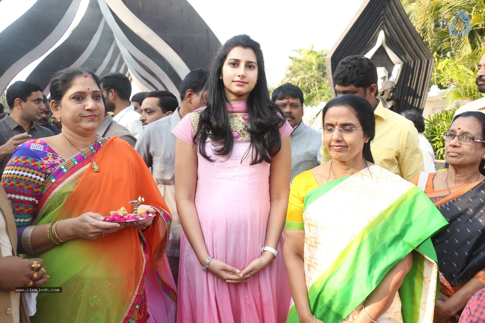 Chandrababu Naidu Family at NTR Ghat - 90 / 90 photos