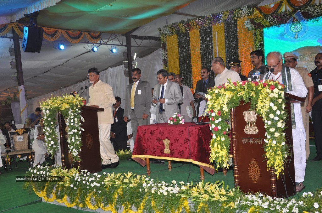 Chandrababu Naidu Sworn in as Andhra Pradesh CM - 10 / 150 photos
