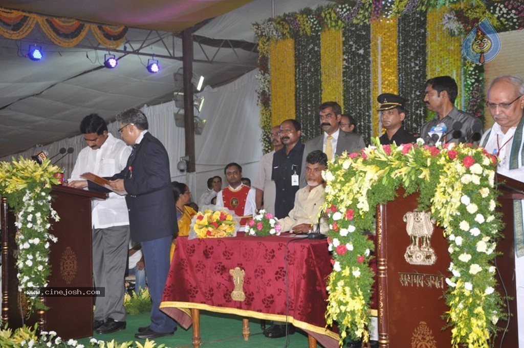 Chandrababu Naidu Sworn in as Andhra Pradesh CM - 37 / 150 photos