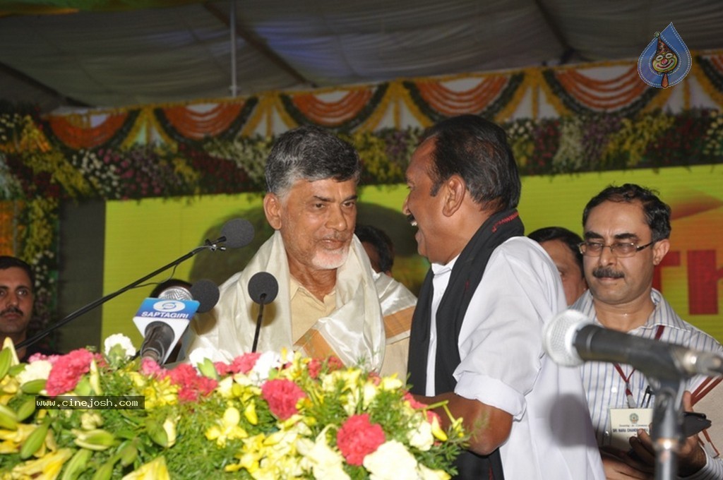 Chandrababu Naidu Sworn in as Andhra Pradesh CM - 40 / 150 photos