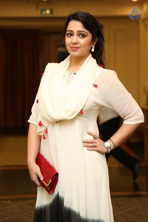 Charmme at Pink Ribbon Campaign 2015 Event - 33 / 42 photos