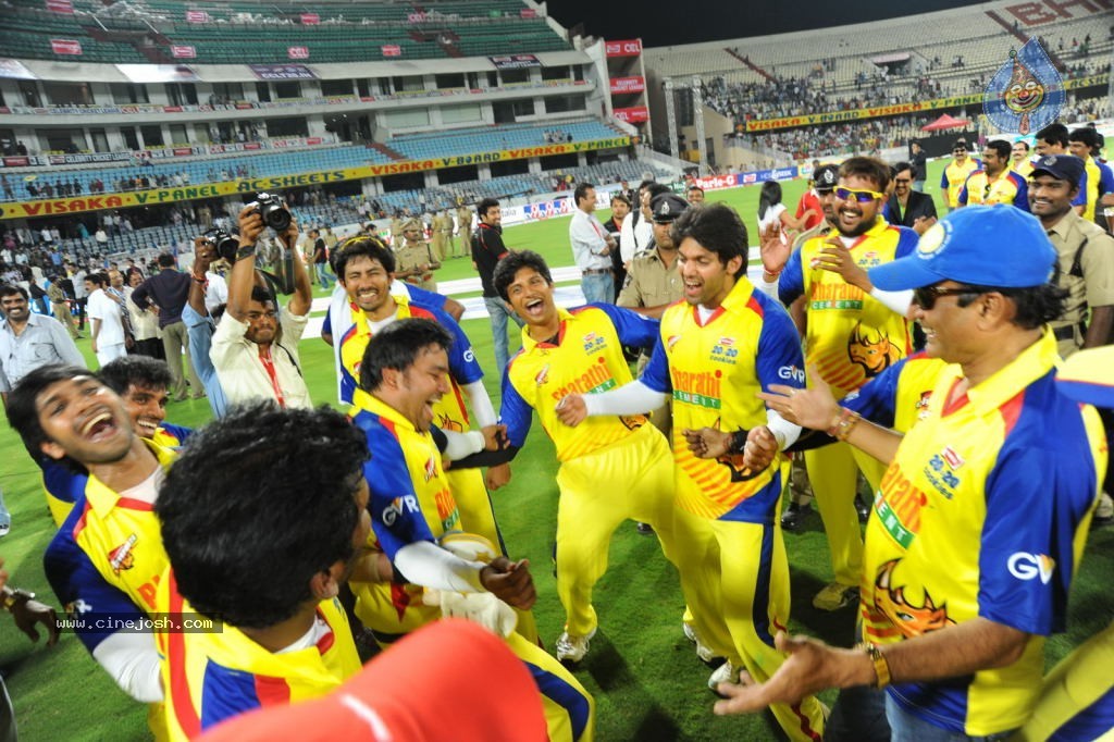 Chennai Rhinos vs Karnataka Bulldozers Final Match Cup Photos - 7 / 56 photos