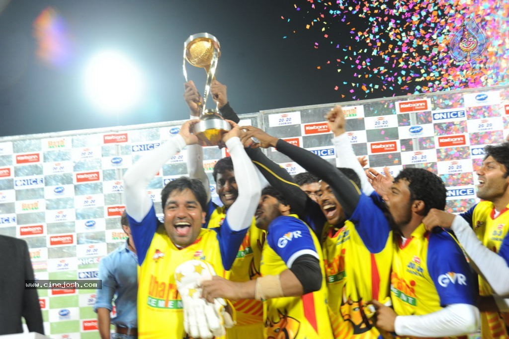 Chennai Rhinos vs Karnataka Bulldozers Final Match Cup Photos - 8 / 56 photos