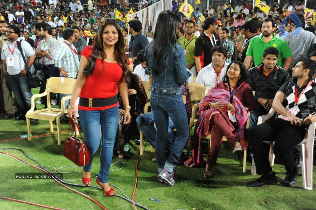 Chennai Rhinos vs Karnataka Bulldozers Final Match Cup Photos - 13 / 56 photos