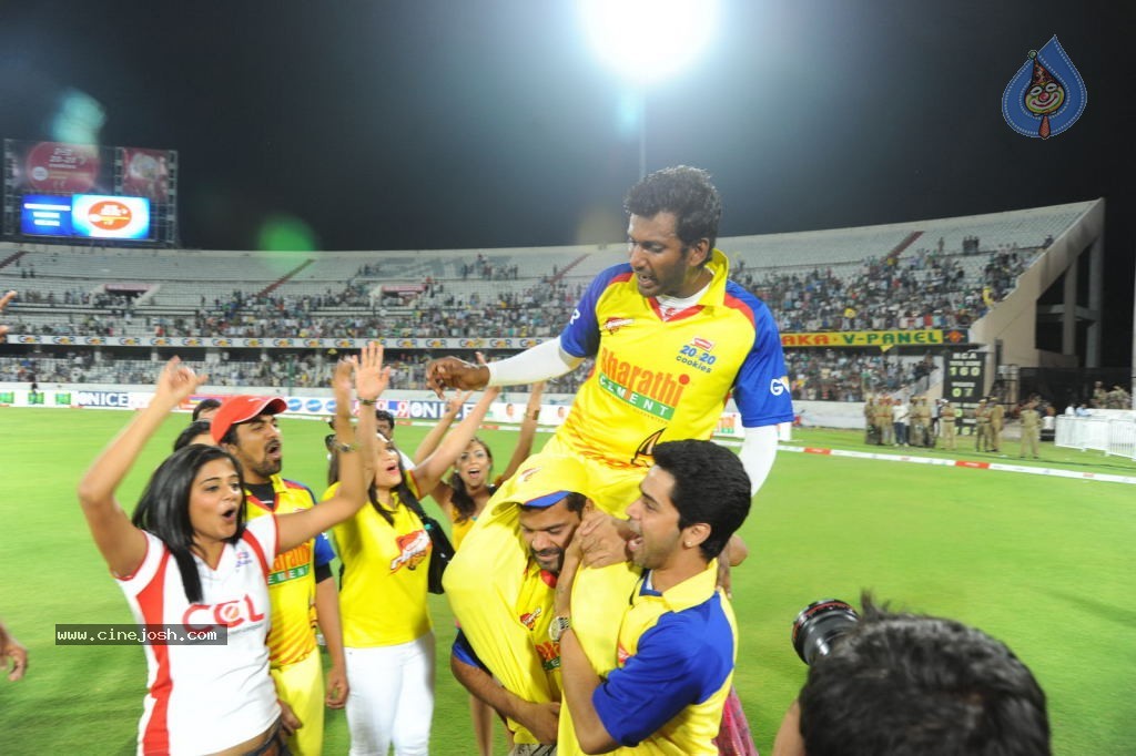 Chennai Rhinos vs Karnataka Bulldozers Final Match Cup Photos - 14 / 56 photos