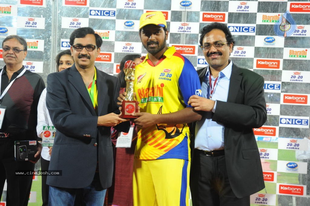 Chennai Rhinos vs Karnataka Bulldozers Final Match Cup Photos - 19 / 56 photos