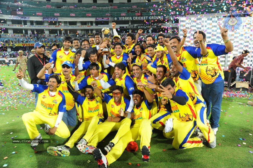 Chennai Rhinos vs Karnataka Bulldozers Final Match Cup Photos - 45 / 56 photos