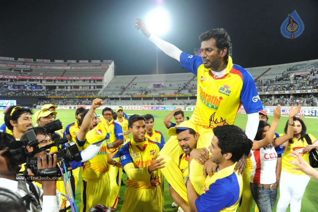 Chennai Rhinos vs Karnataka Bulldozers Final Match Cup Photos - 48 / 56 photos