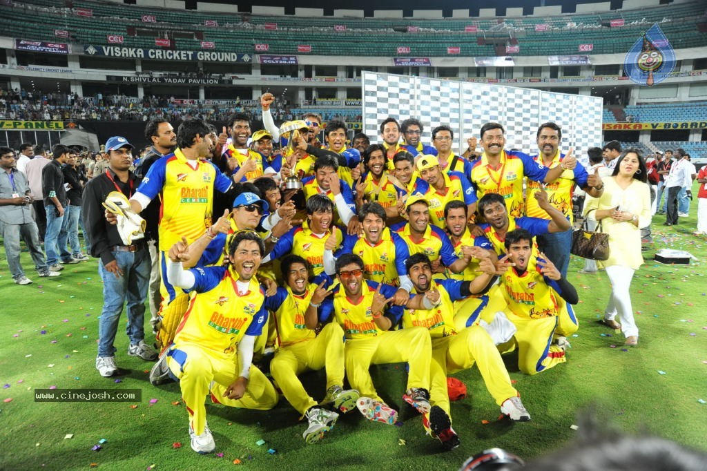 Chennai Rhinos vs Karnataka Bulldozers Final Match Cup Photos - 54 / 56 photos