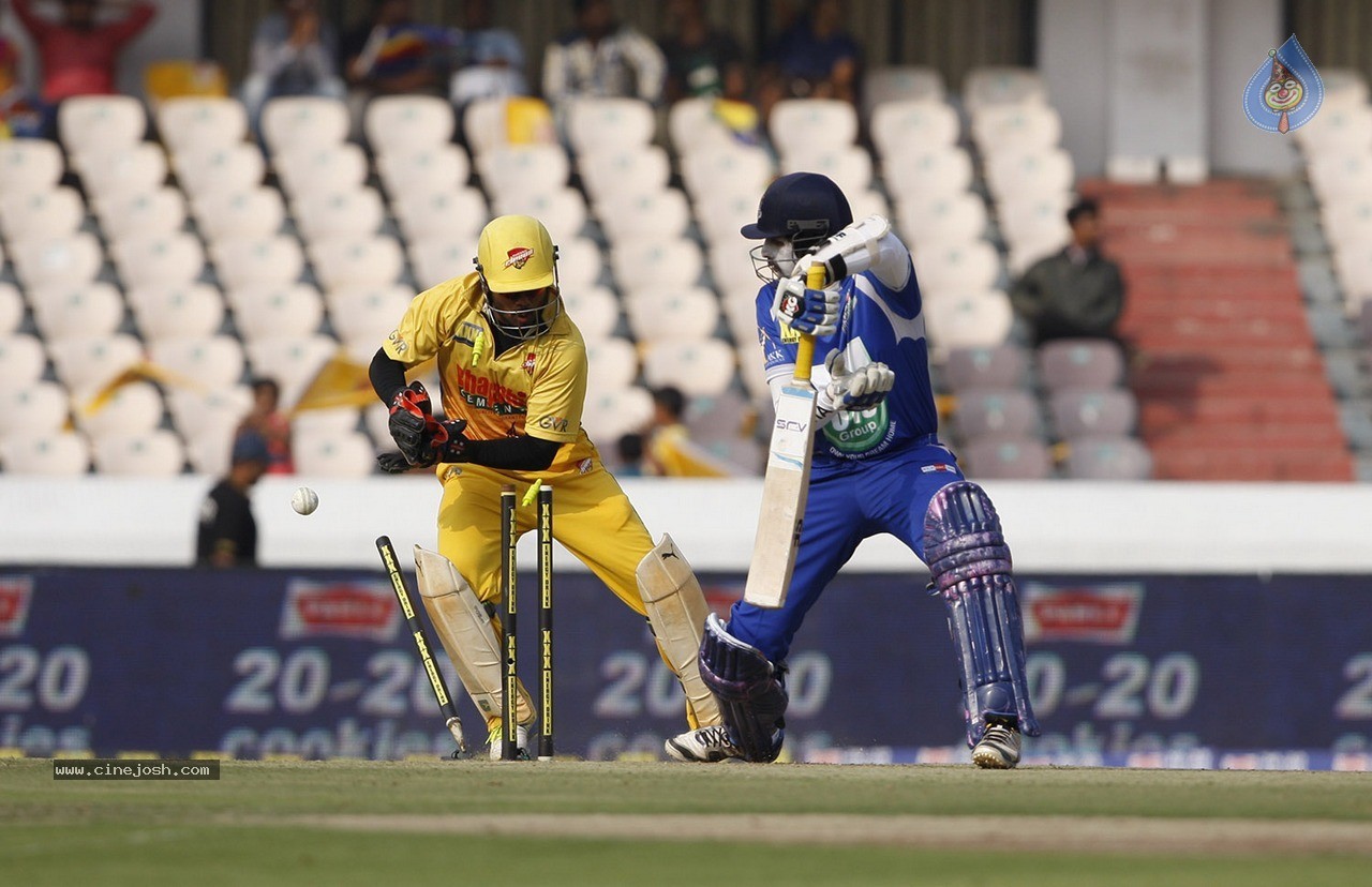 Chennai Rhinos Vs Karnataka Bulldozers Match Photos - 32 / 150 photos